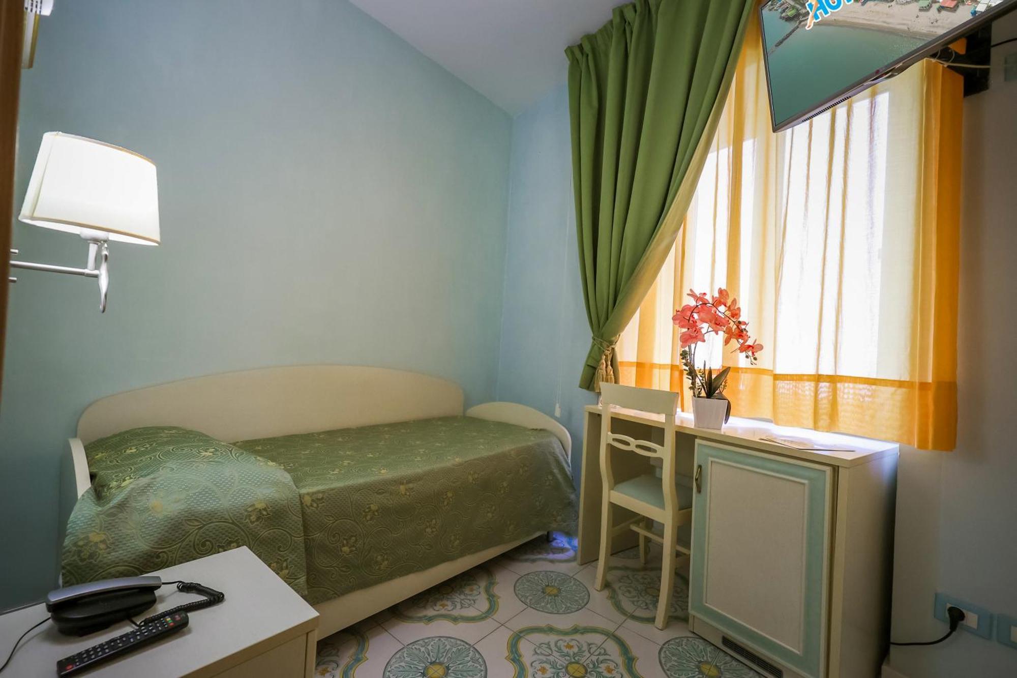 Hotel Rivamare Ischia Ngoại thất bức ảnh